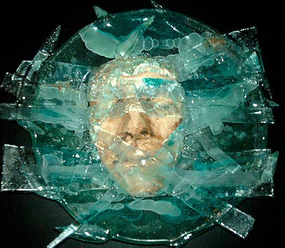 Agua, de la serie 4 Elementos. Vitrofusión y calco. 28x32x7cm	
